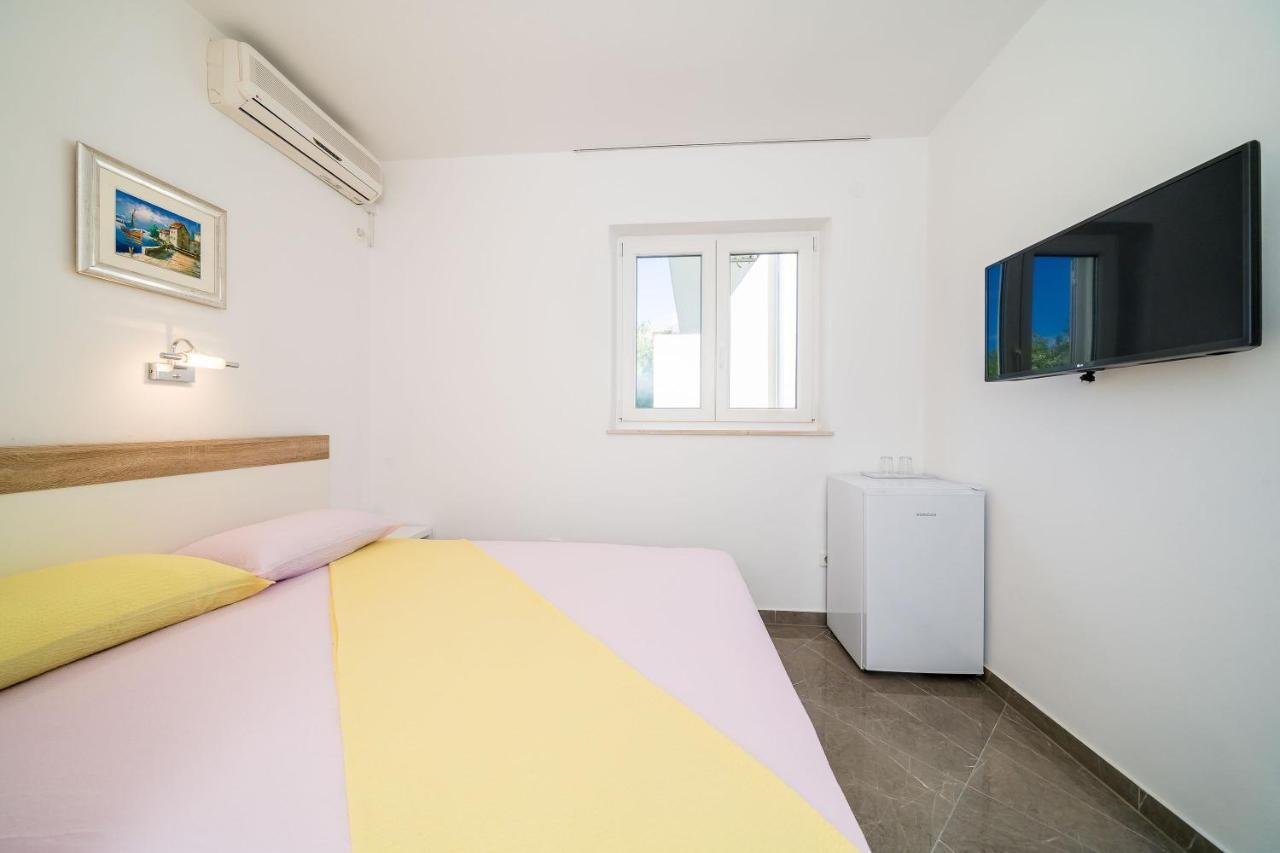 Rooms & Apartments Barisic Mlini Room photo