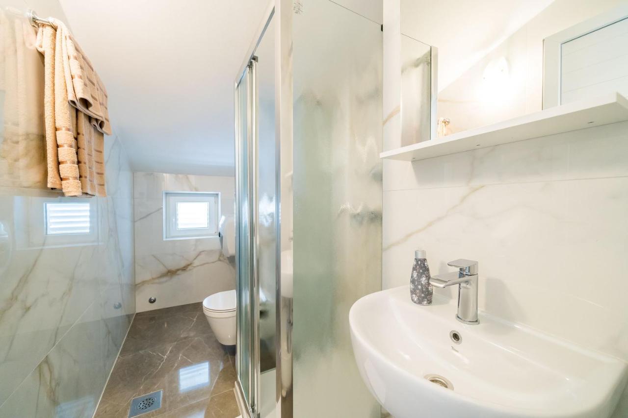 Rooms & Apartments Barisic Mlini Room photo
