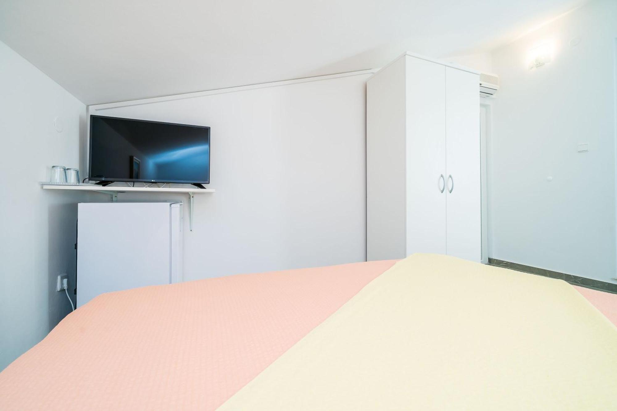 Rooms & Apartments Barisic Mlini Room photo