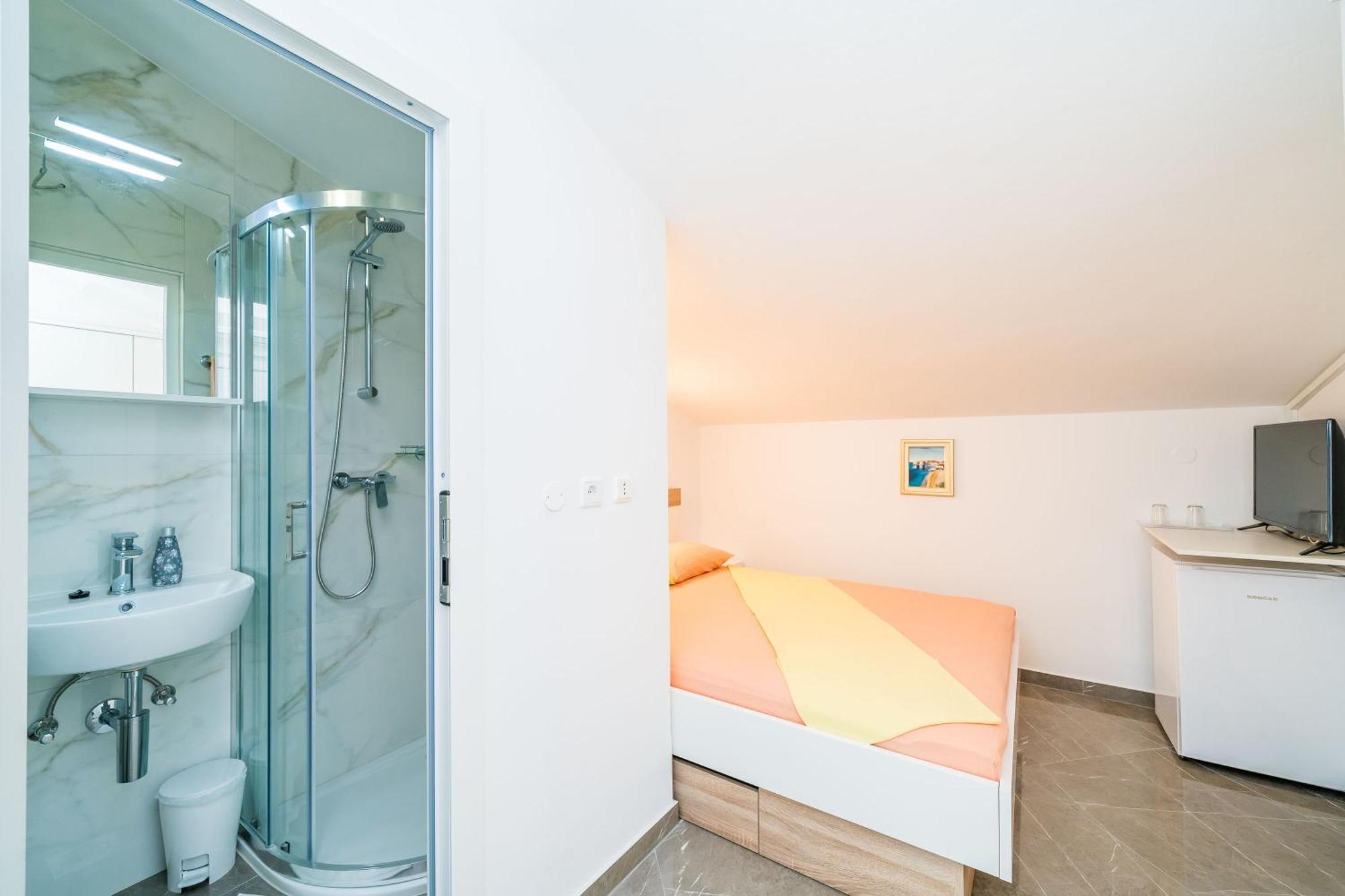 Rooms & Apartments Barisic Mlini Room photo