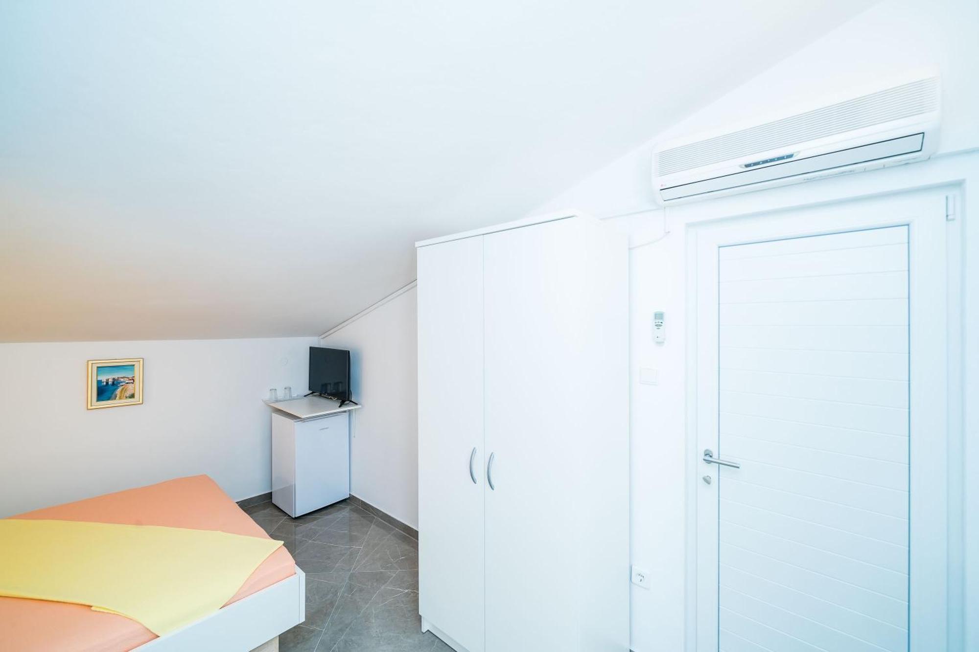 Rooms & Apartments Barisic Mlini Room photo