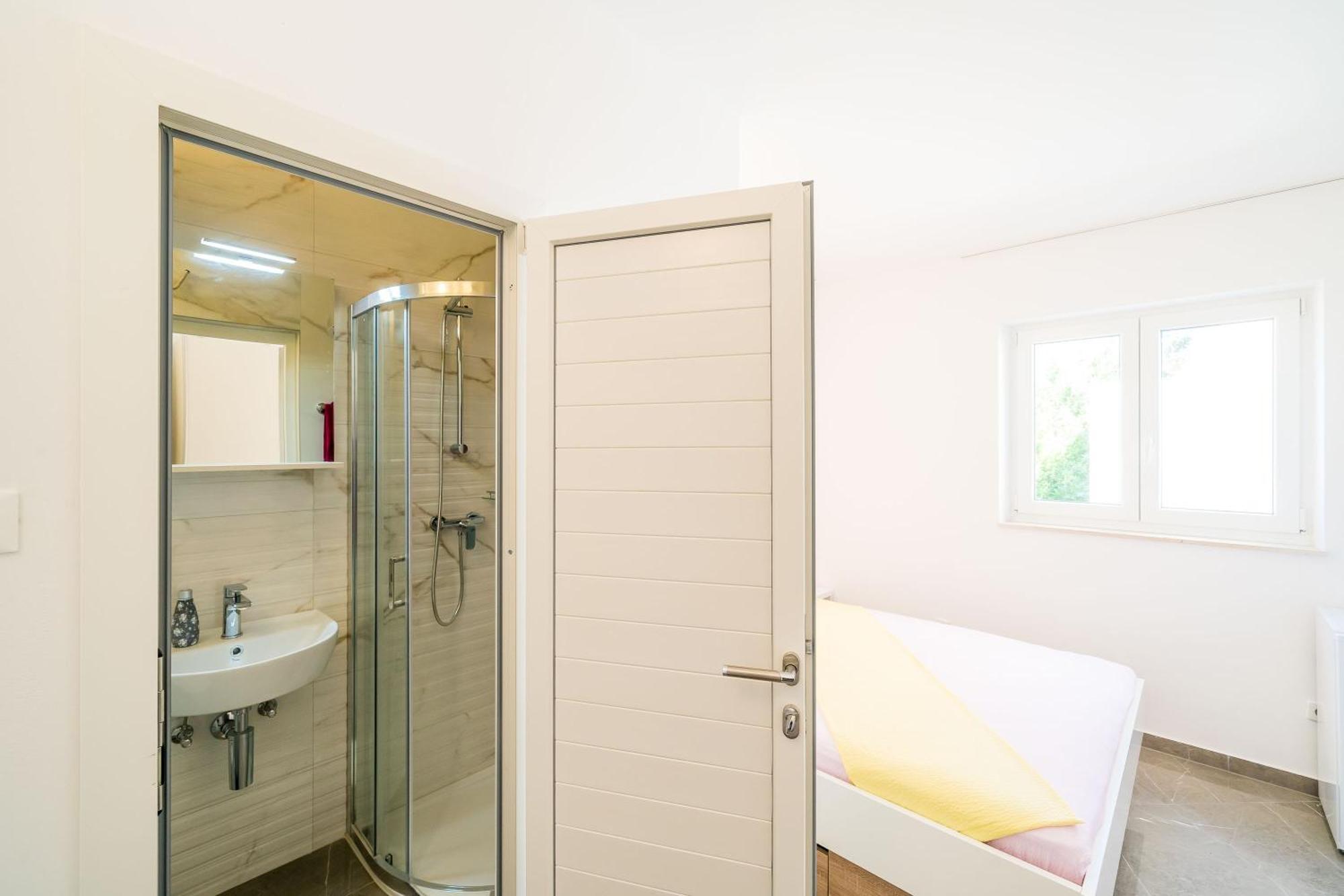 Rooms & Apartments Barisic Mlini Room photo